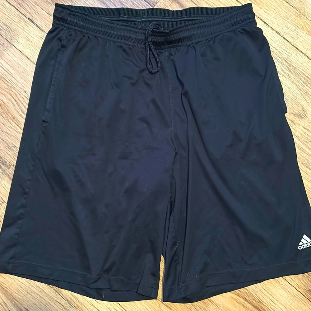 Men’s Adidas basketball shorts with pockets (M) Mint condition